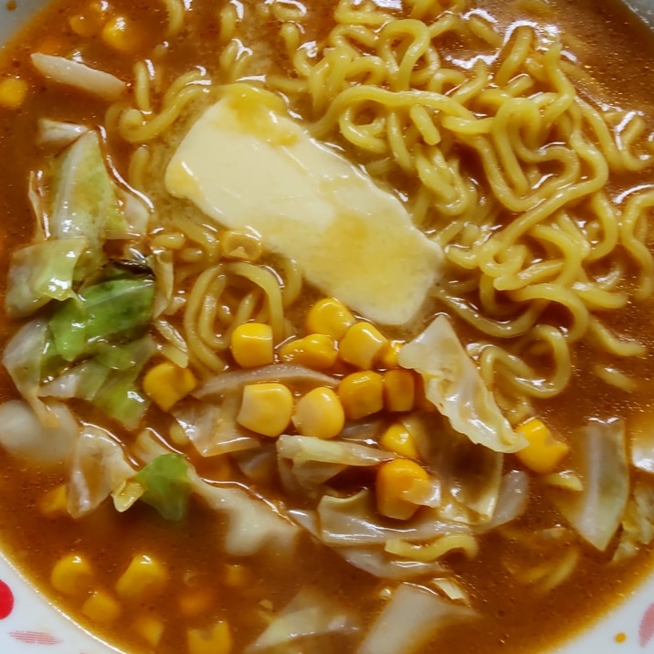 市販の味噌ラーメンでコーンバターラーメン